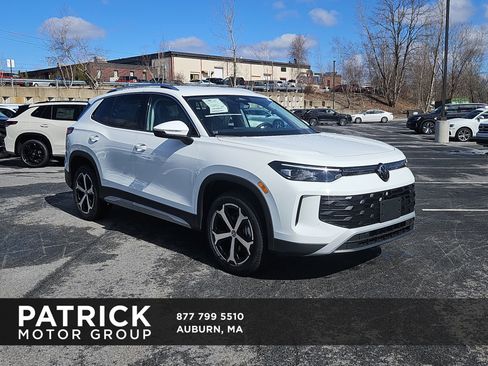 New 2026 Volkswagen Tiguan SE image 1