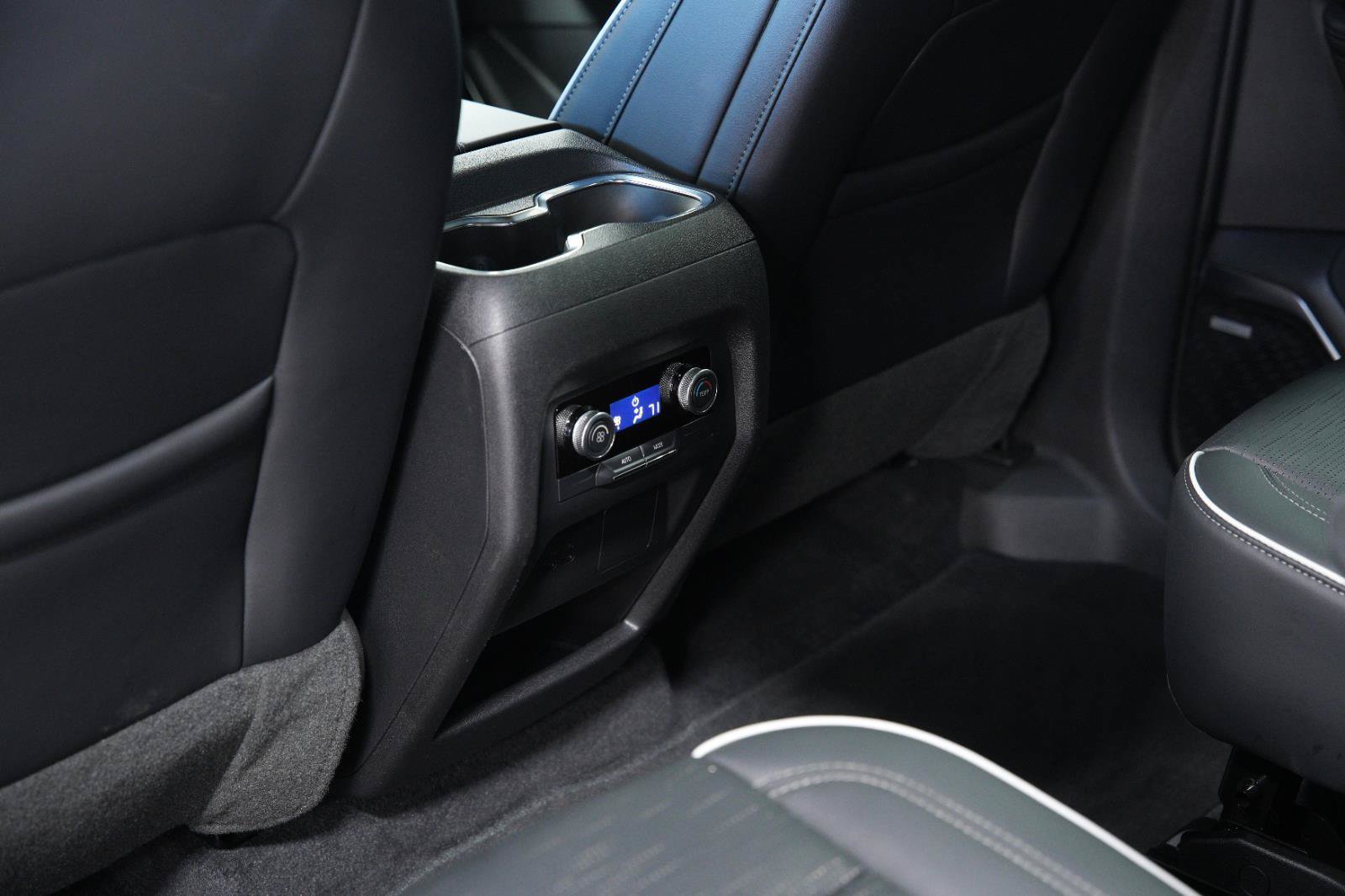 Used 2025 Buick Enclave Sport Touring AWD/4WD image 28