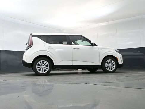 Used 2023 Kia Soul LX FWD image 24