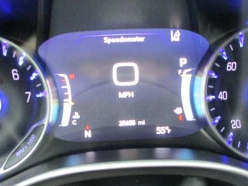 Used 2024 Chrysler Pacifica Touring-L image 12