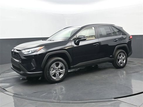 Used 2025 Toyota RAV4 XLE image 22
