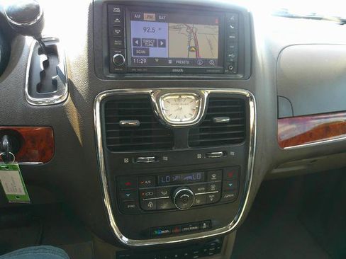Used 2012 Chrysler Town & Country Touring-L w/ Entertainment Group #2 image 11