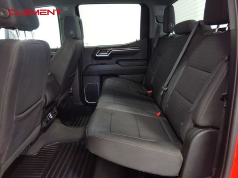 Used 2023 GMC Sierra 1500 SLE image 29
