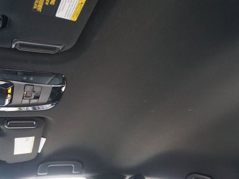 Used 2021 Toyota Venza Limited image 25