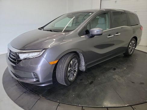Certified 2024 Honda Odyssey EX-L image 3