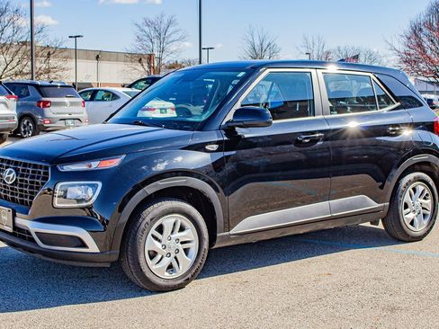 Used 2022 Hyundai Venue SE image 4