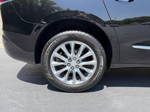 Used 2018 Buick Enclave Premium w/ Experience Buick Package FWD image 8