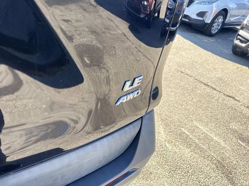 Used 2021 Toyota RAV4 LE image 7