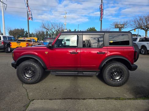 New 2025 Ford Bronco Badlands image 8