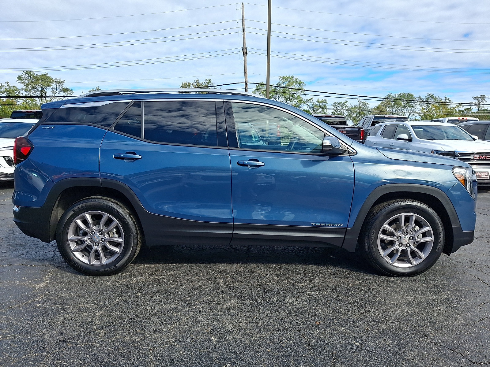 Used 2024 GMC Terrain SLT AWD/4WD image 7