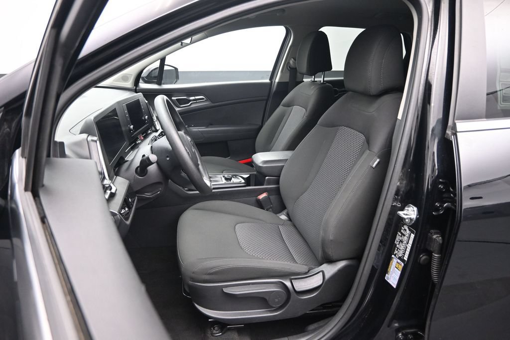 Used 2025 Kia Sportage LX AWD/4WD image 17