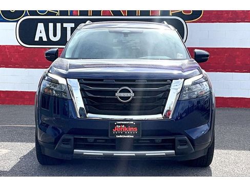 Used 2025 Nissan Pathfinder SL AWD/4WD image 3
