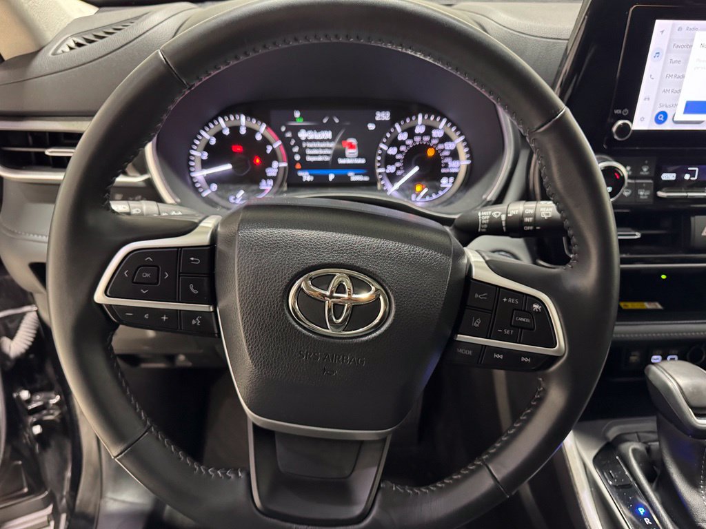 Used 2023 Toyota Highlander XLE AWD/4WD image 15
