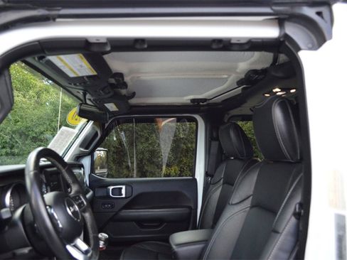 Used 2020 Jeep Wrangler Unlimited Sahara image 14