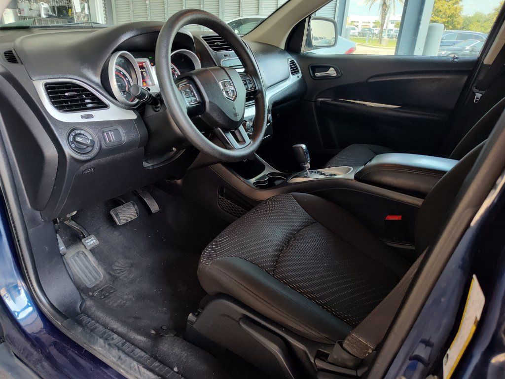 Used 2019 Dodge Journey SE FWD image 2