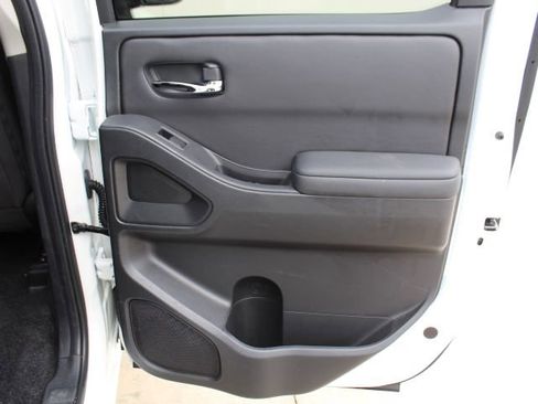 Used 2024 Nissan Frontier SV image 33