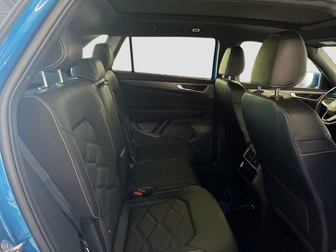 Used 2024 Volkswagen Atlas Cross Sport SE w/ Panoramic Sunroof Package image 27