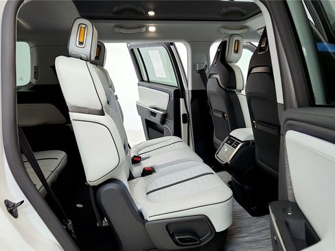 Used 2025 Rivian R1S Adventure image 18