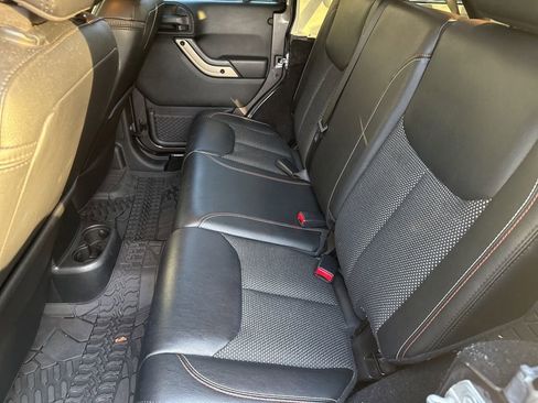 Used 2017 Jeep Wrangler Unlimited Sahara image 7