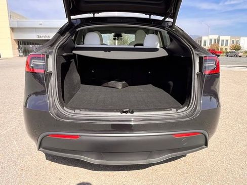 Used 2024 Tesla Model Y Performance image 25