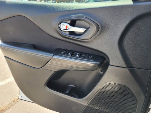 Used 2016 Jeep Cherokee Latitude w/ Safety/Convenience Group FWD image 26