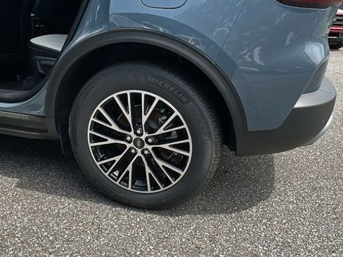 New 2025 Ford Escape SE w/ PHEV Premium Package FWD image 19