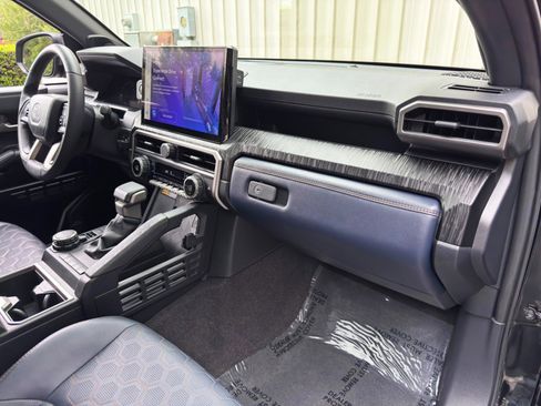 Used 2025 Toyota 4Runner Platinum AWD/4WD image 15