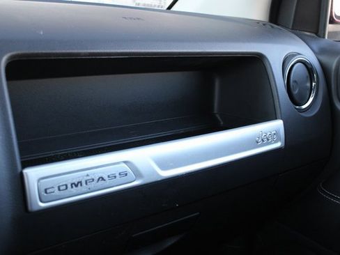 Used 2016 Jeep Compass Latitude image 18