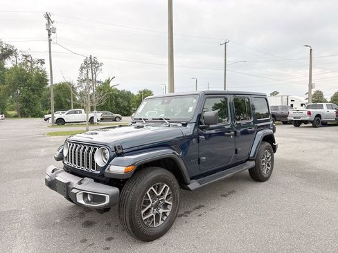 Used 2025 Jeep Wrangler Unlimited Sahara w/ Safety Group AWD/4WD image 8