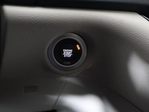 Used 2023 Chrysler Voyager LX FWD image 33