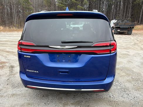 Used 2021 Chrysler Pacifica Touring-L w/ Uconnect Theater Family Group image 9