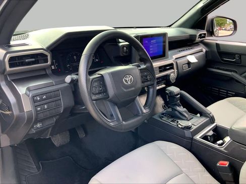 Used 2025 Toyota Tacoma SR5 AWD/4WD image 17