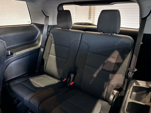 Certified 2022 GMC Acadia SLE w/ Driver Convenience Package image 10