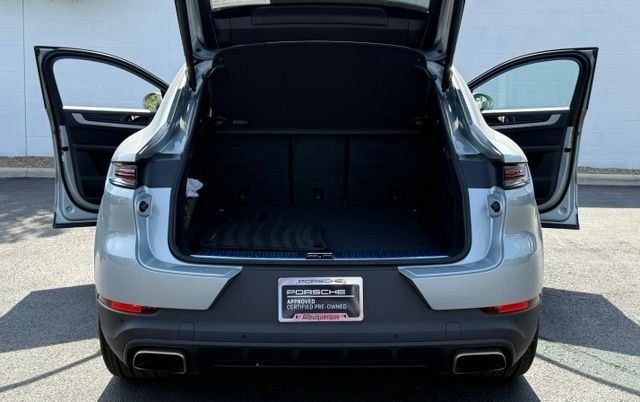 Used 2025 Porsche Cayenne Coupe AWD/4WD image 25