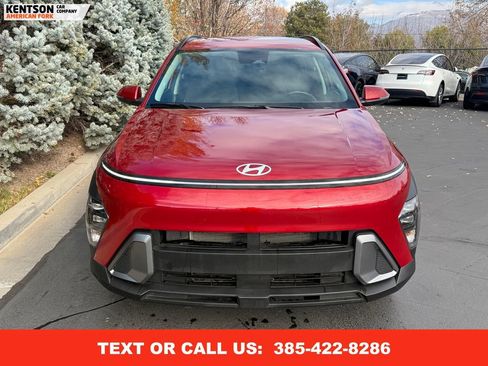 Used 2025 Hyundai Kona SEL image 2