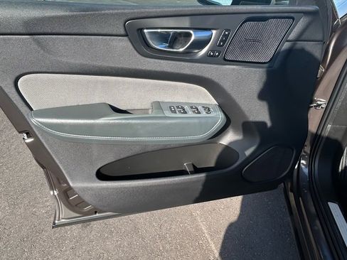 Used 2022 Volvo XC60 B5 R-Design image 10