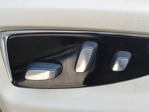 Used 2019 Cadillac Escalade Luxury image 24