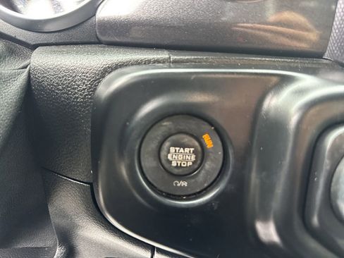 Used 2020 Jeep Wrangler Unlimited Sahara image 21