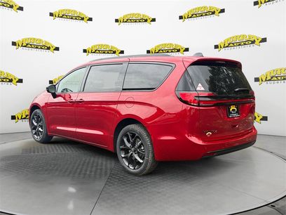 New 2026 Chrysler Pacifica Select w/ S Appearance Package