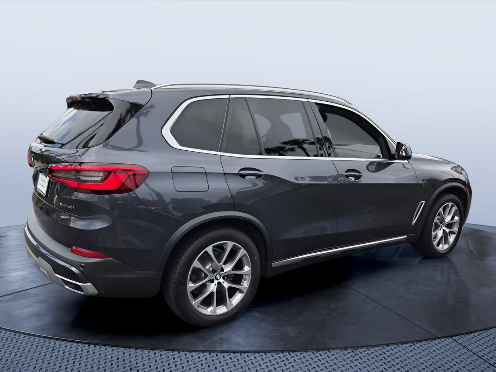 Used 2019 BMW X5 xDrive40i w/ Premium Package 2 AWD/4WD image 3