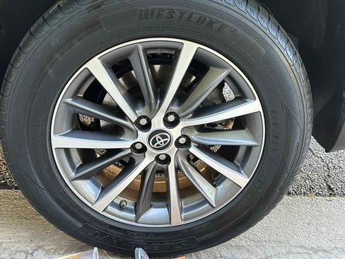 Used 2019 Toyota Highlander XLE image 49