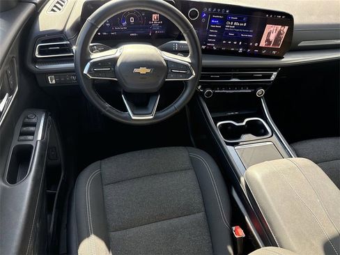 Used 2024 Chevrolet Traverse LT image 19