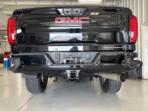 Used 2023 GMC Sierra 2500 Denali w/ Denali Black Diamond Edition AWD/4WD image 13