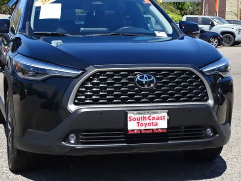 Certified 2025 Toyota Corolla Cross XLE w/ Convenience Package FWD image 4