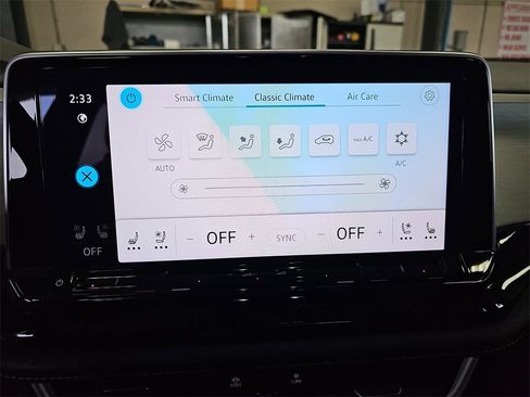 Used 2024 Volkswagen Atlas Cross Sport SE image 24