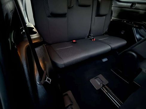 Used 2019 Toyota Highlander LE image 30