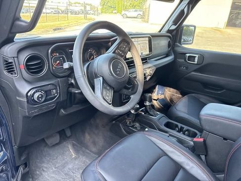 Used 2025 Jeep Gladiator Rubicon w/ Safety Group AWD/4WD image 12
