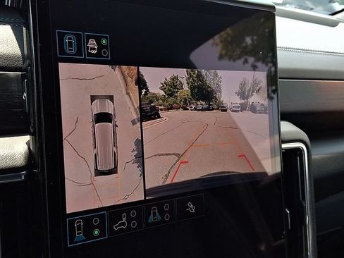 Used 2025 GMC Yukon XL Denali AWD/4WD image 18