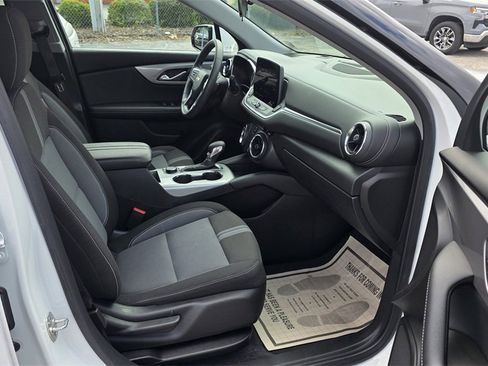 Used 2024 Chevrolet Blazer LT image 6