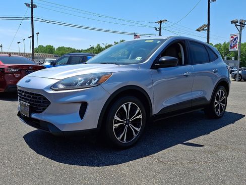 Used 2022 Ford Escape SE w/ SE Sport Appearance Package AWD/4WD image 3